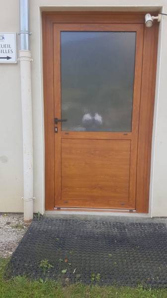 REMPLACEMENT PORTE ENTRÉE ALU / BOIS  ET PVC  A GRENOBLE